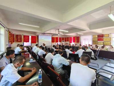 鵬遠(yuǎn)公司召開七月份駕駛員安全服務(wù)質(zhì)量培訓(xùn)會(huì)議